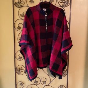 Ann Klein Knit Cape Black & Red zipper in front Size XL